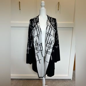 Womans blazer top. Black and white size 2xl.